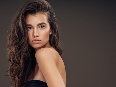 Quelle routine pour mes cheveux mi-lisses, mi-ondulés ?