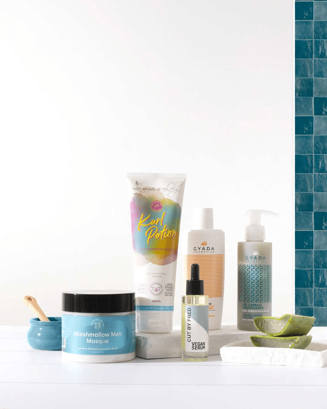 Comment protéger ses cheveux de l’humidité et des frisottis grâce à des soins adaptés ?