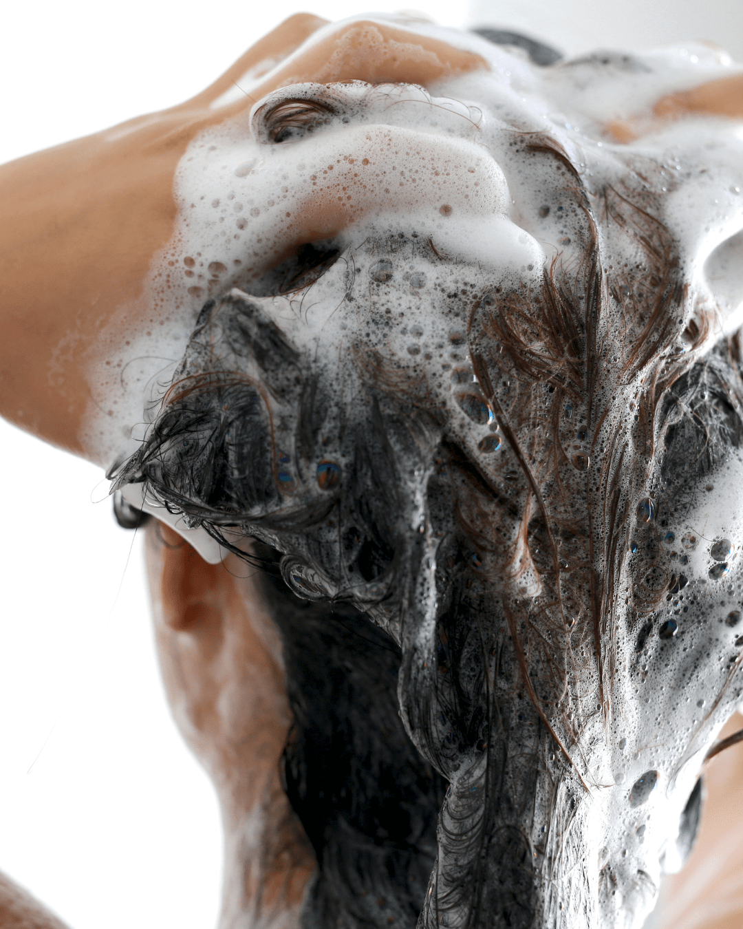 Co-wash cheveux bouclés : c'est quoi, pour qui, et comment l'intégrer sans déséquilibrer tes cheveux