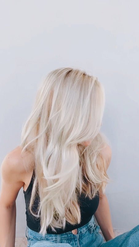 Prendre soin naturellement des cheveux blonds décolorés.