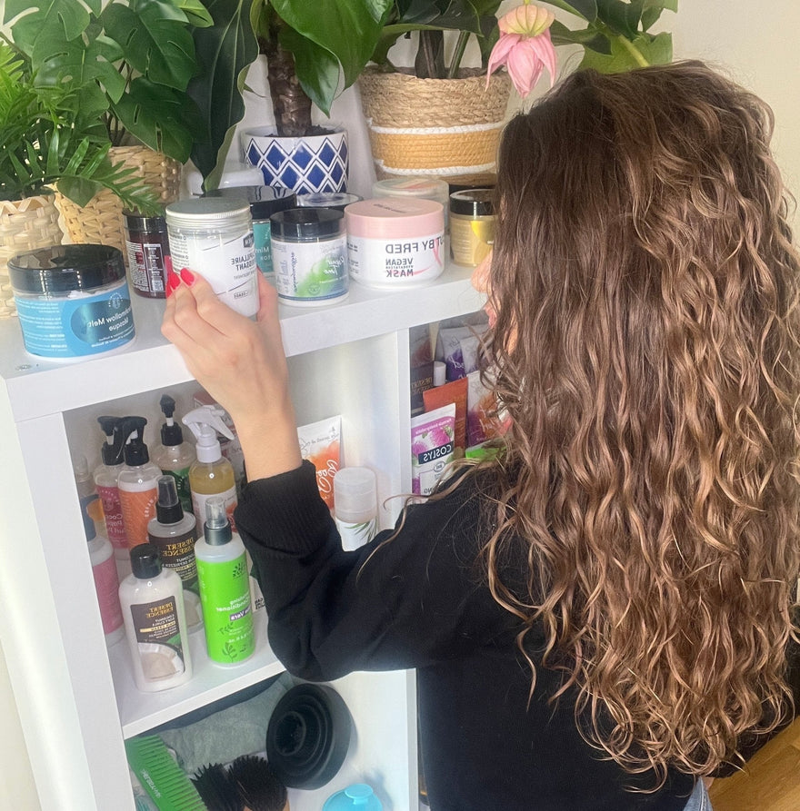 6 astuces pour former et faire tenir ses cheveux ondulés.
