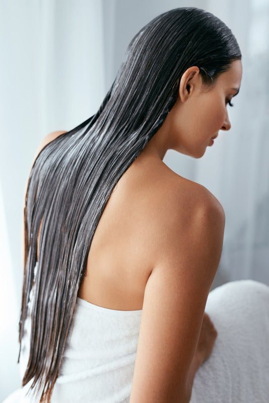 Comment trouver le soin avant shampoing adapté à ses cheveux ?