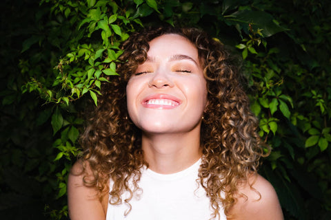 Cheveux fins et bouclés : produits naturels
