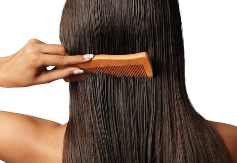 La routine naturelle des cheveux lisses