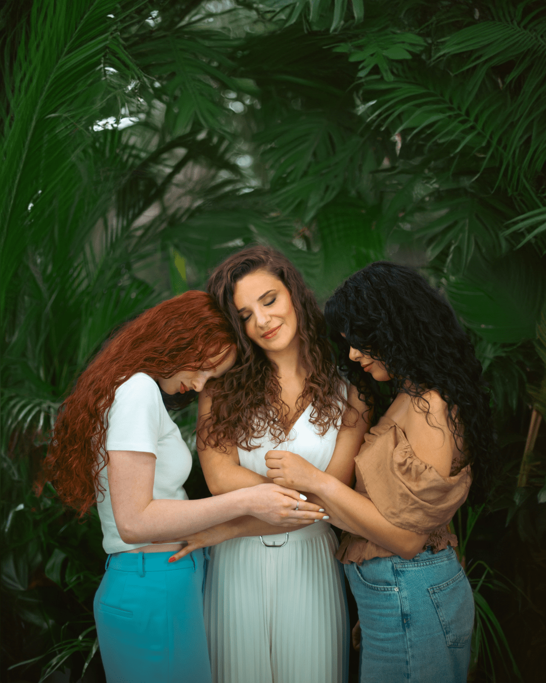 Comment garder ses boucles toute la semaine : astuces et routine anti-frisottis