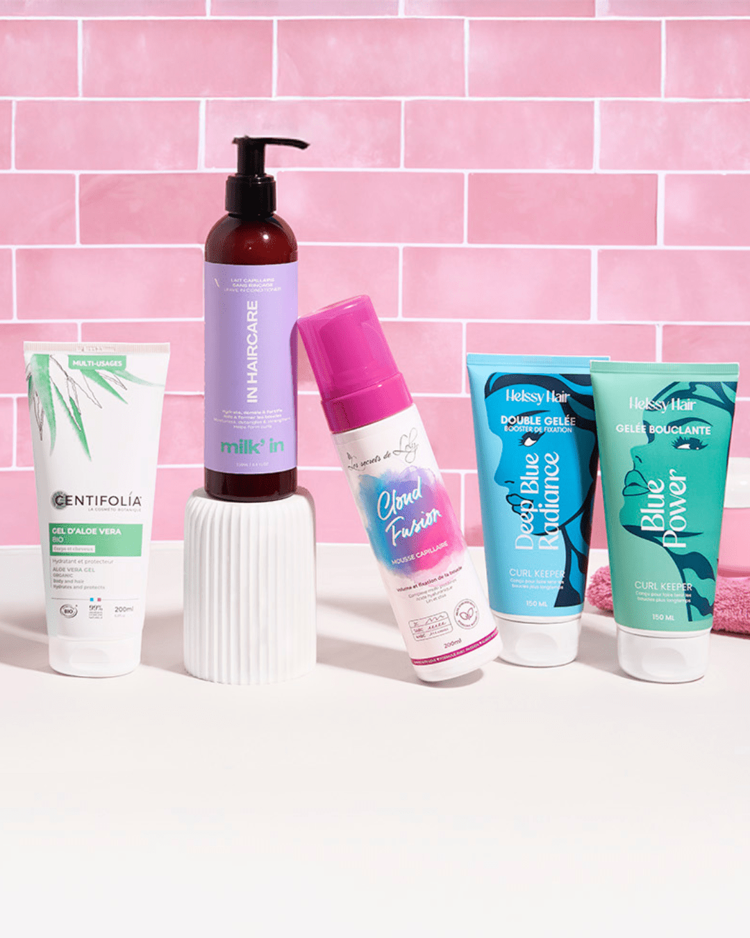 Mousse ou gelée bouclante : laquelle tient vraiment mieux ?