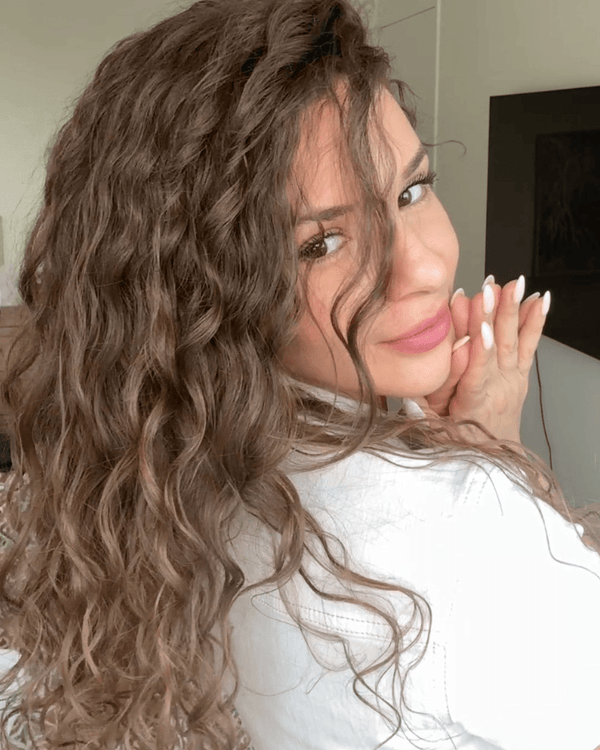 L’effet fluffy sur cheveux bouclés : la routine complète pour un volume XXL