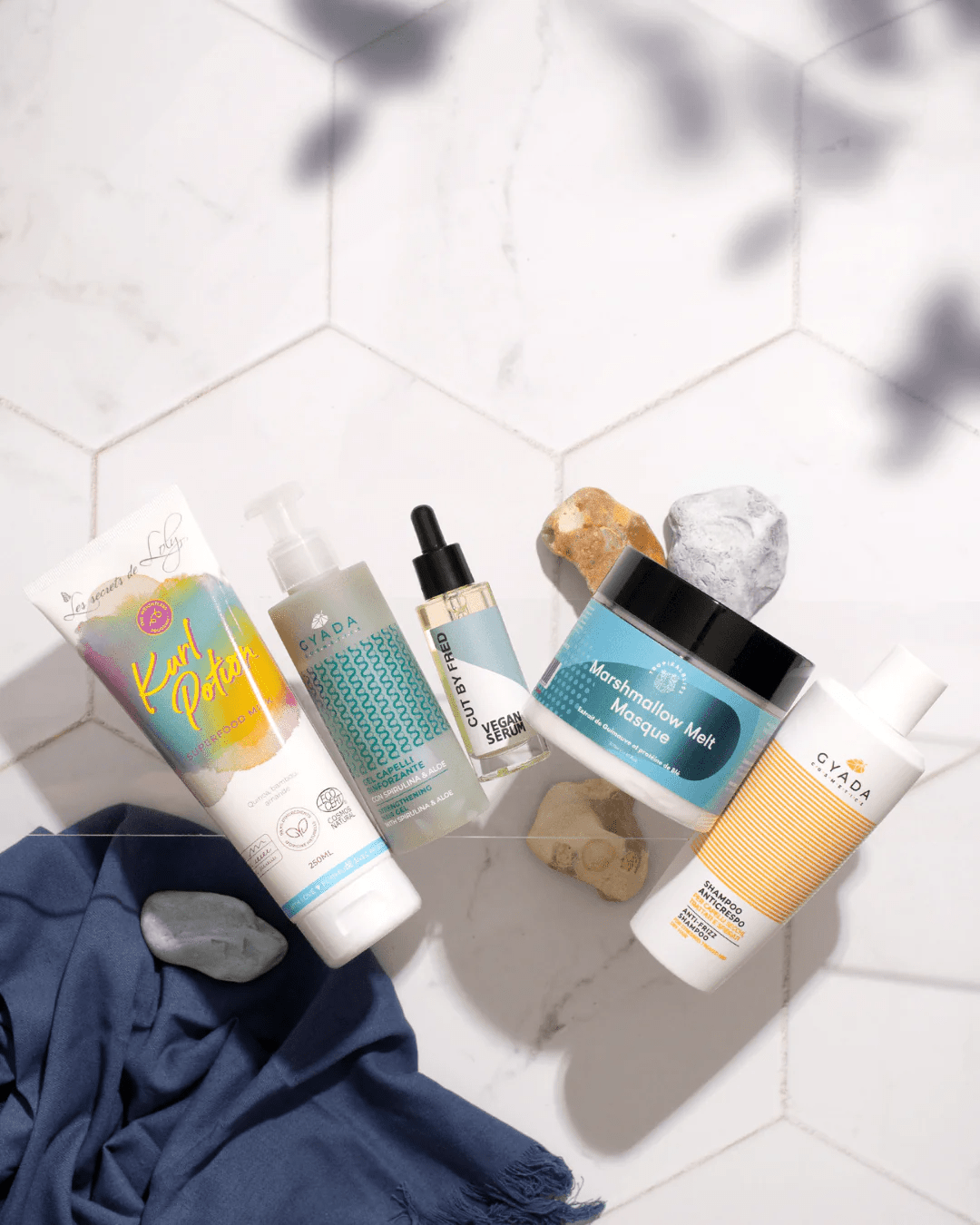 Comment éviter les cheveux mousseux et les boucles mal définies ?