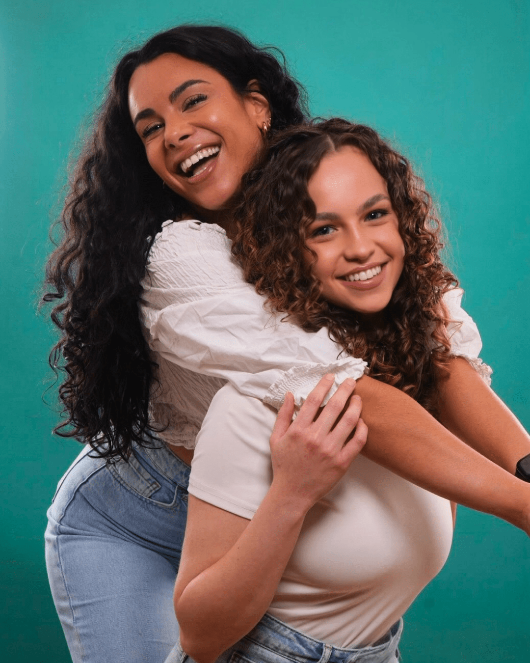 Coiffures protectrices cheveux bouclés : 4 idées simples pour la semaine